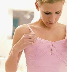 Nâng ngực nội soi có ảnh hưởng đến việc cho con bú không?