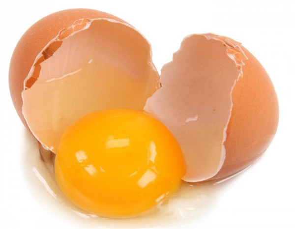 Trứng gà giúp nở ngực tự nhiên hiệu quả