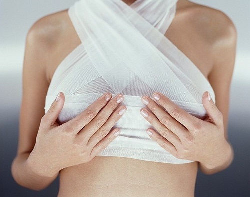 Nâng ngực nội soi có nguy hiểm không?